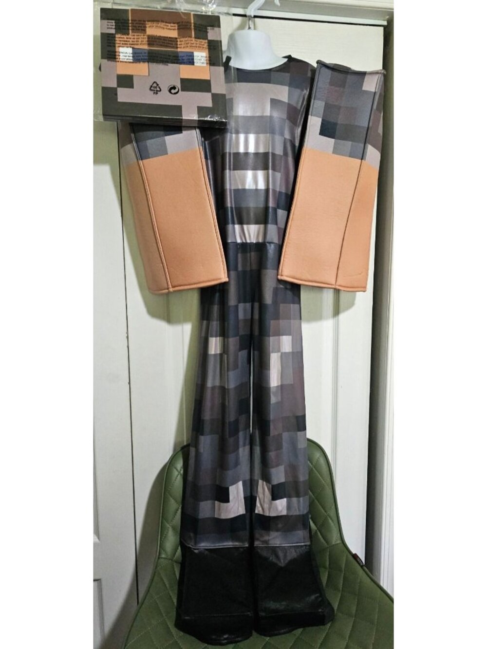 Minecraft Steve in Netherite Armor Deluxe Child Costume Boy 4-6 Pixelated Padded